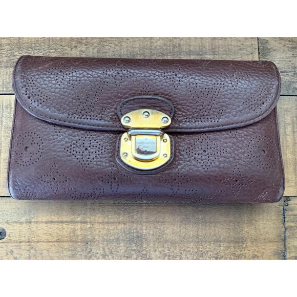 LOUIS VUITTON Mahina Portefeuille Amelia Long Wallet Dark Brown - Picture 2 of 16